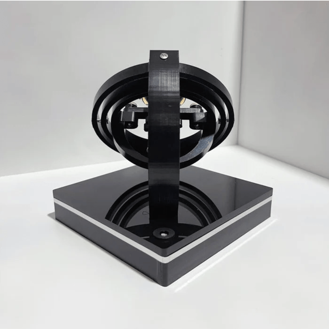 Moktan Sabai – Silent Automatic Watch Winder with Display Case – image 53740084691290